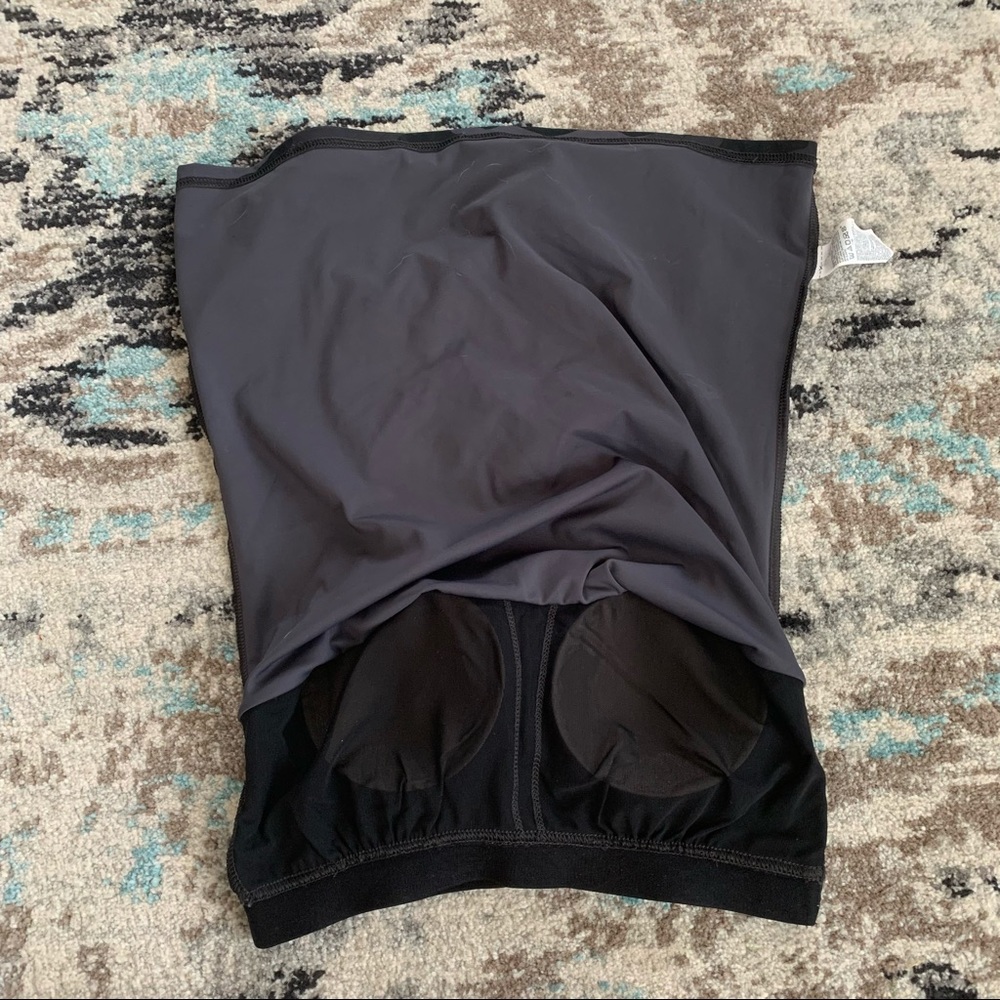 🎃 3/$30 Old Navy Active PowerSoft Grey and Black Camo Padded Strappy Tank Top - Picture 8 of 8